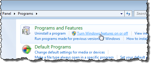 Kattintson a Windows 7 funkciók be- vagy kikapcsolása elemre a Windows 7-ben